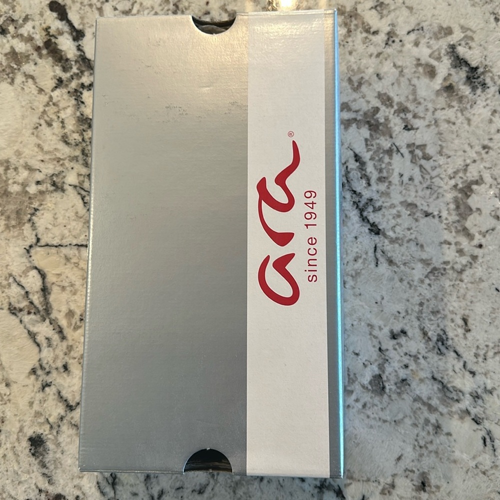 ara Miranda Blue Puntikid 6 1/2 - worn once